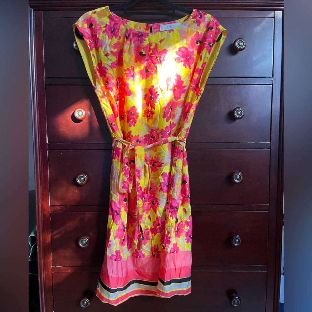 Loft Woman Flower Dress Size 8 Sleevesless